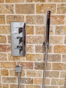 Détail de la douche rénovée par EDVA