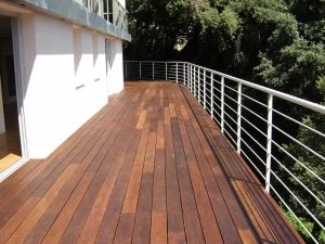 Terrasse suspendue en bois avec garde-corps – EDVA Rénovation